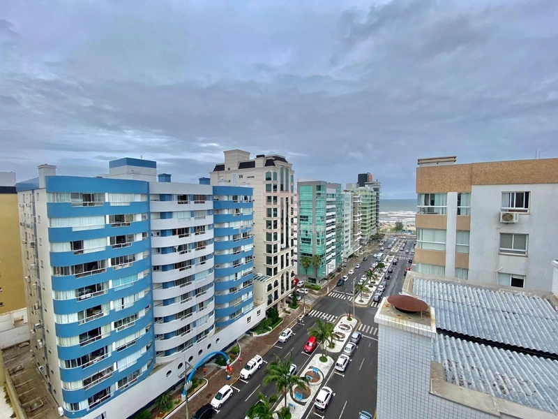 Sacada de frente para Avenida: 2ª foto da galeria de imagens do imóvel