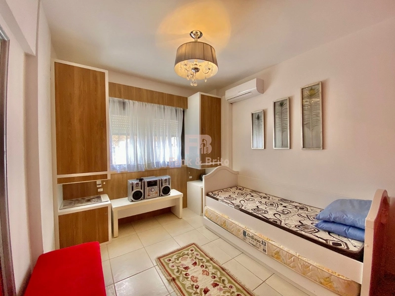 Sacada de frente para Avenida: 18ª foto da galeria de imagens do imóvel