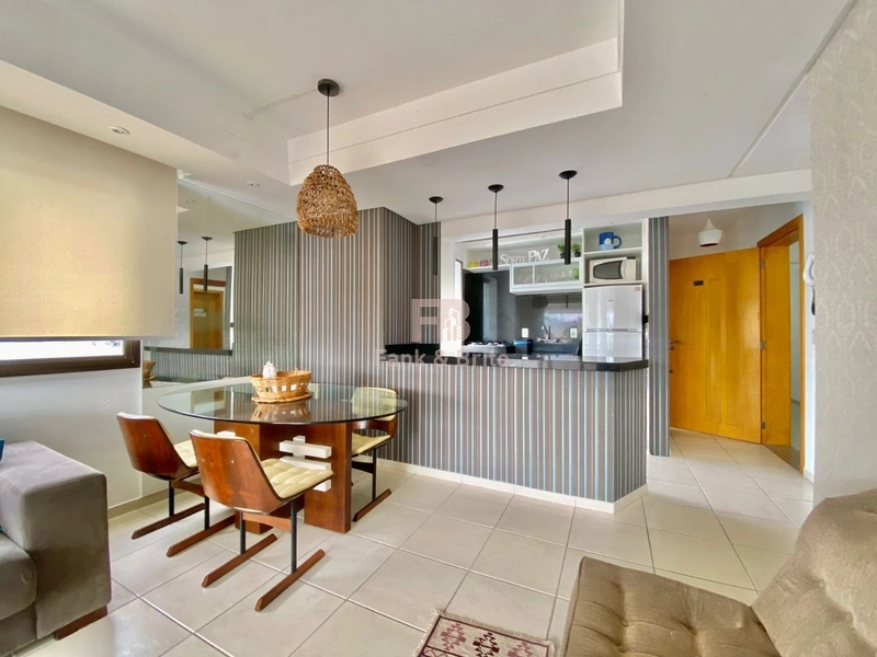 Sacada de frente para Avenida: 12ª foto da galeria de imagens do imóvel