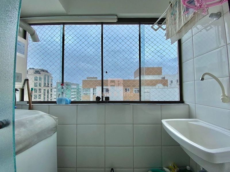 Sacada de frente para Avenida: 16ª foto da galeria de imagens do imóvel