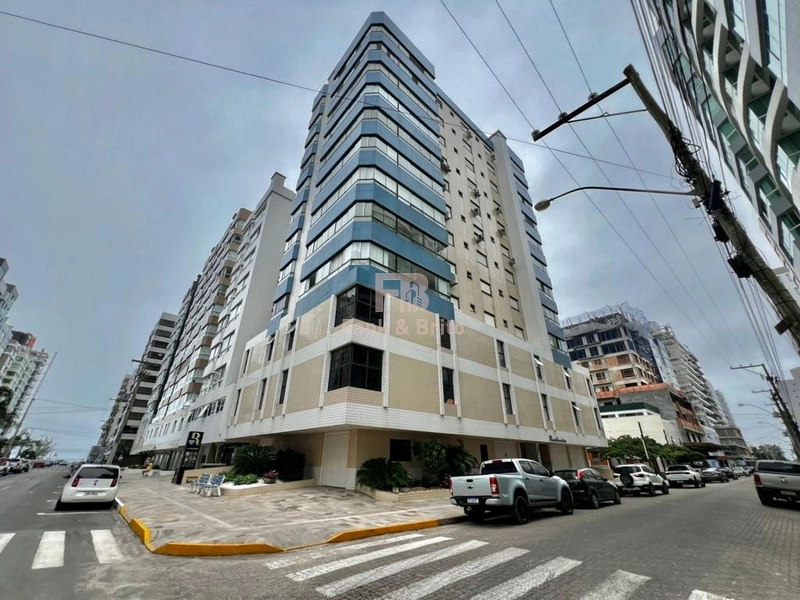 Sacada de frente para Avenida: 19ª foto da galeria de imagens do imóvel