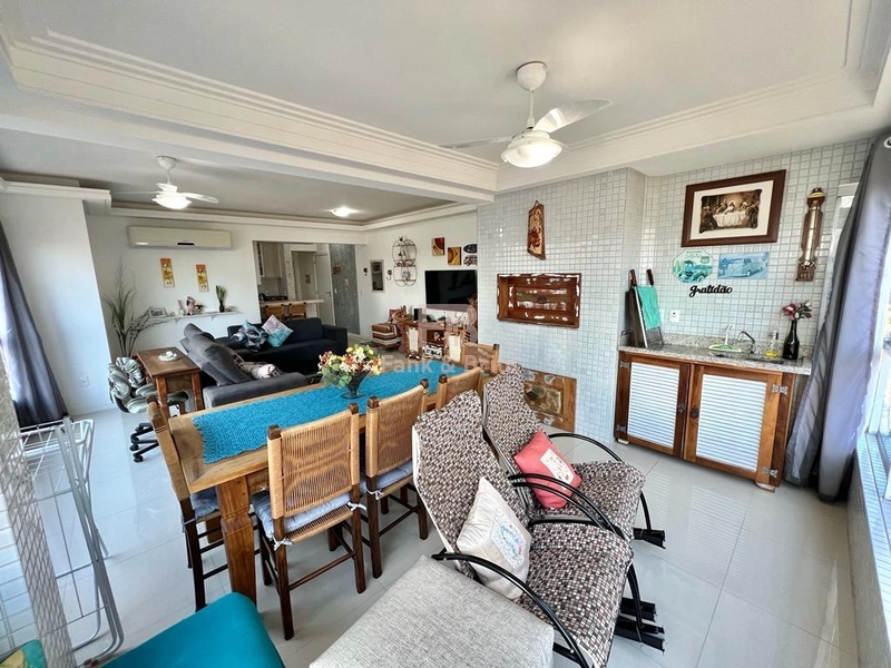 Sacada de frente com vista mar: 8ª foto da galeria de imagens do imóvel