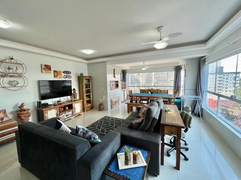 Sacada de frente com vista mar: 1ª foto da galeria de imagens do imóvel