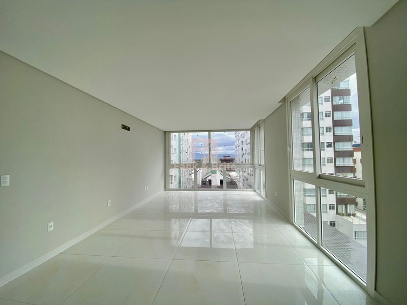 Apartamento com 3 dormitórios à venda em Capão da Canoa.: 2ª foto da galeria de imagens do imóvel