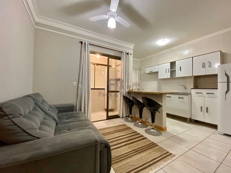 APARTAMENTO DOIS DORMITÓRIOS PERTO DO MAR E NA AVENIDA: 2ª foto da galeria de imagens do imóvel