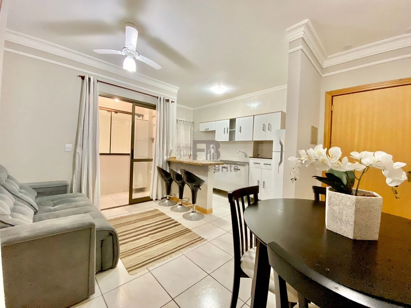 APARTAMENTO DOIS DORMITÓRIOS PERTO DO MAR E NA AVENIDA: 1ª foto da galeria de imagens do imóvel