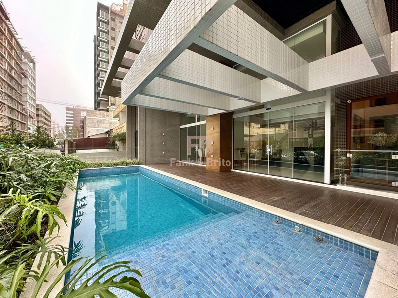 APARTAMENTO FINAMENTE MOBILIADO E DECORADO AOS PÉS DA PRAÇA: 25ª foto da galeria de imagens do imóvel