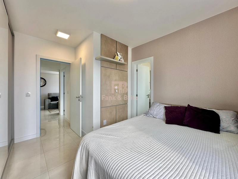 APARTAMENTO FINAMENTE MOBILIADO E DECORADO AOS PÉS DA PRAÇA: 20ª foto da galeria de imagens do imóvel