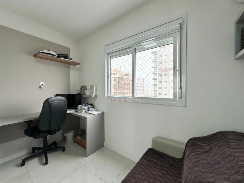 APARTAMENTO FINAMENTE MOBILIADO E DECORADO AOS PÉS DA PRAÇA: 16ª foto da galeria de imagens do imóvel