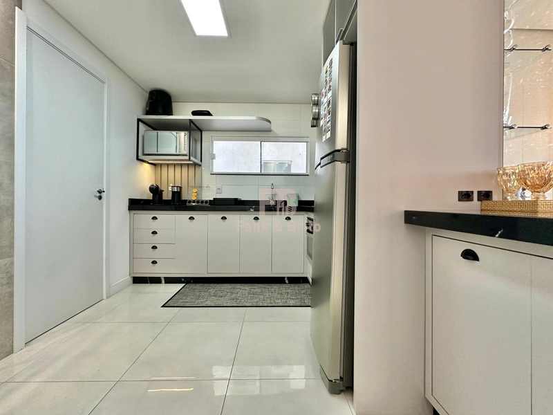 APARTAMENTO FINAMENTE MOBILIADO E DECORADO AOS PÉS DA PRAÇA: 12ª foto da galeria de imagens do imóvel