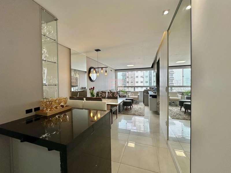 APARTAMENTO FINAMENTE MOBILIADO E DECORADO AOS PÉS DA PRAÇA: 6ª foto da galeria de imagens do imóvel