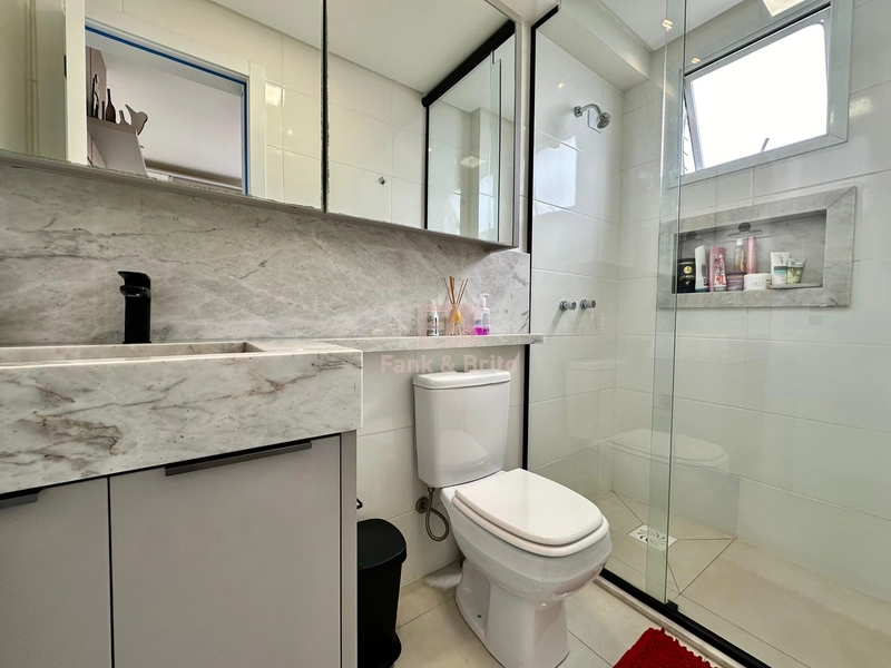 APARTAMENTO FINAMENTE MOBILIADO E DECORADO AOS PÉS DA PRAÇA: 22ª foto da galeria de imagens do imóvel