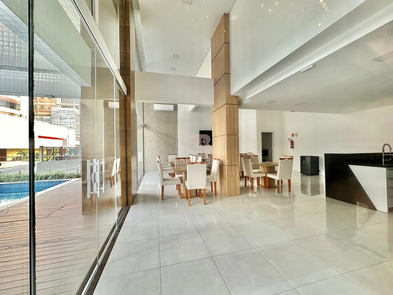 APARTAMENTO FINAMENTE MOBILIADO E DECORADO AOS PÉS DA PRAÇA: 23ª foto da galeria de imagens do imóvel