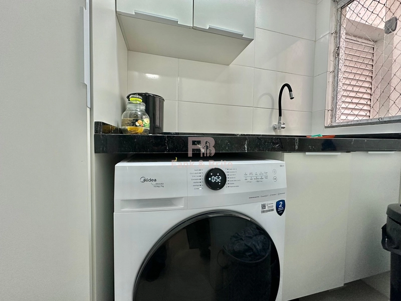 APARTAMENTO FINAMENTE MOBILIADO E DECORADO AOS PÉS DA PRAÇA: 14ª foto da galeria de imagens do imóvel