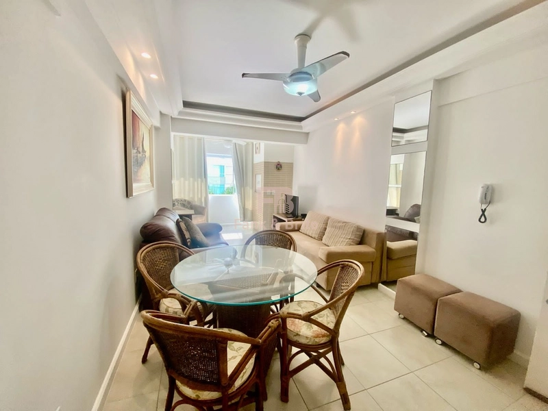 Dois dormitórios a uma quadra do mar: 2ª foto da galeria de imagens do imóvel