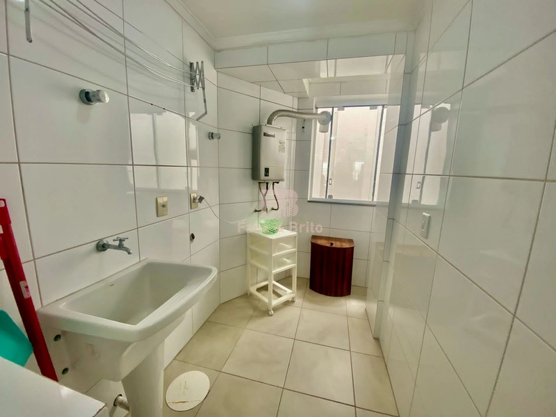 Dois dormitórios a uma quadra do mar: 13ª foto da galeria de imagens do imóvel