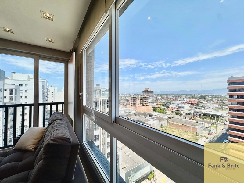VENDE APARTAMENTO AMPLO COM VISTA PRAÇA E MAR: 3ª foto da galeria de imagens do imóvel