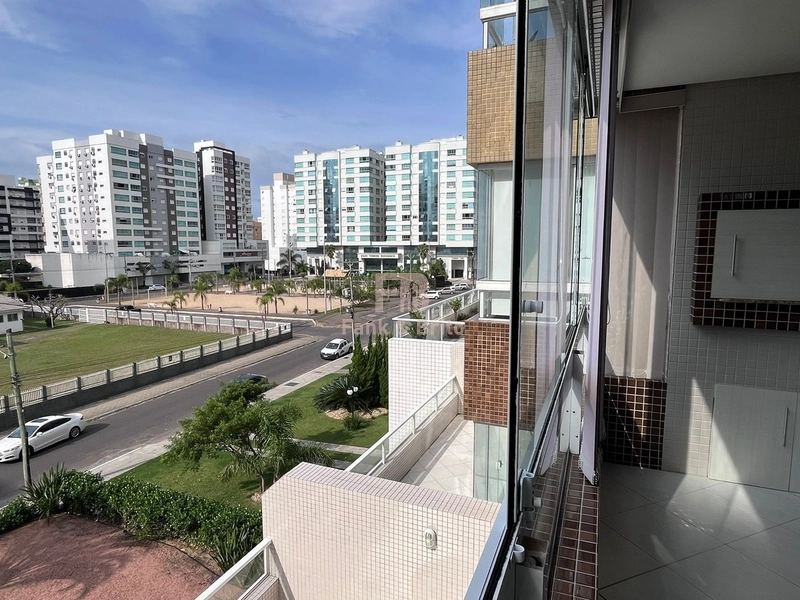 APARTAMENTO COM VISTA PARA A PRAÇA, POUCAS QUADRAS DO MAR!: 3ª foto da galeria de imagens do imóvel