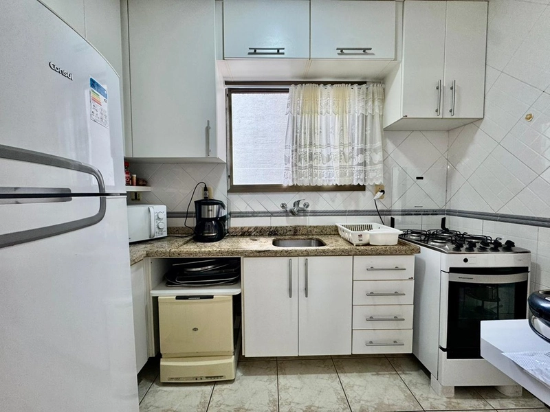 APARTAMENTO MOBILIADO A UMA QUADRA DO MAR: 11ª foto da galeria de imagens do imóvel