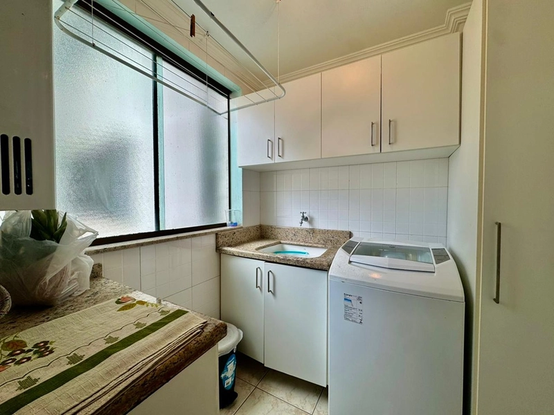 APARTAMENTO MOBILIADO A UMA QUADRA DO MAR: 12ª foto da galeria de imagens do imóvel