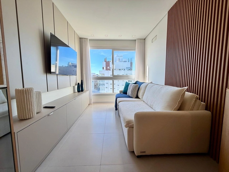 Apartamento Alto Padrão à Venda em Capão da Canoa | 2 Suítes | Finamente Decorado | Infraestrutura Completa: 2ª foto da galeria de imagens do imóvel