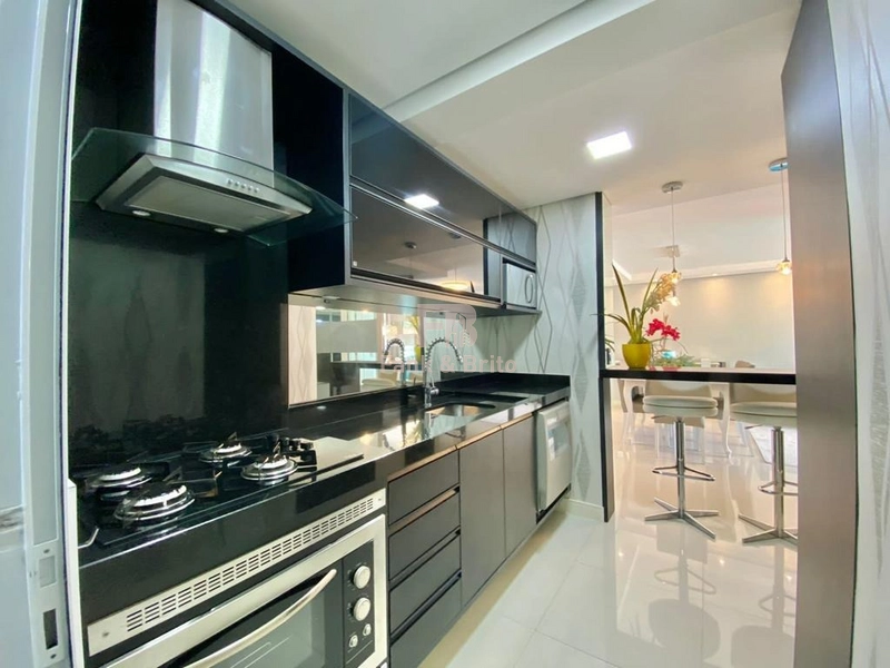 APARTAMENTO Á VENDA COM VISTA  PARA O MAR AOS PÉS DA ORLA: 13ª foto da galeria de imagens do imóvel