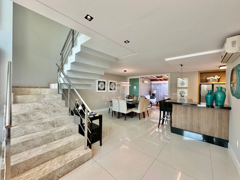 SOBRADO À VENDA!!! OPORTUNIDADE !!! COND. CONDADO CAPÃO: 5ª foto da galeria de imagens do imóvel