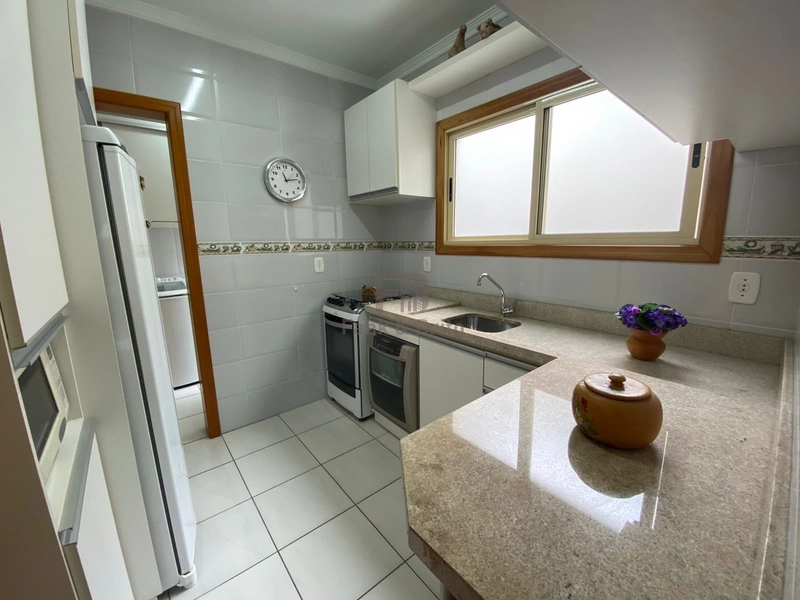 VENDE APARTAMENTO COM SACADÃO DE FRENTE PARA RUA SEPÉ: 9ª foto da galeria de imagens do imóvel