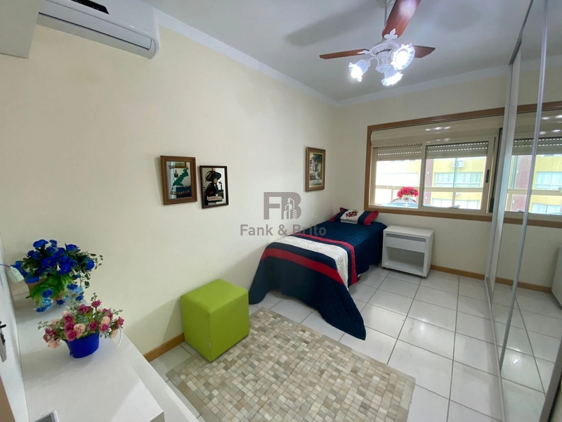 VENDE APARTAMENTO COM SACADÃO DE FRENTE PARA RUA SEPÉ: 11ª foto da galeria de imagens do imóvel