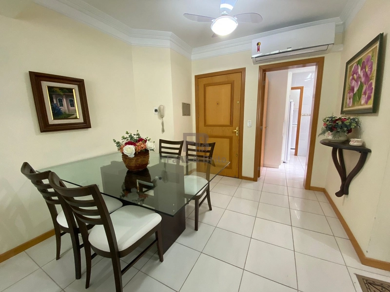 VENDE APARTAMENTO COM SACADÃO DE FRENTE PARA RUA SEPÉ: 2ª foto da galeria de imagens do imóvel