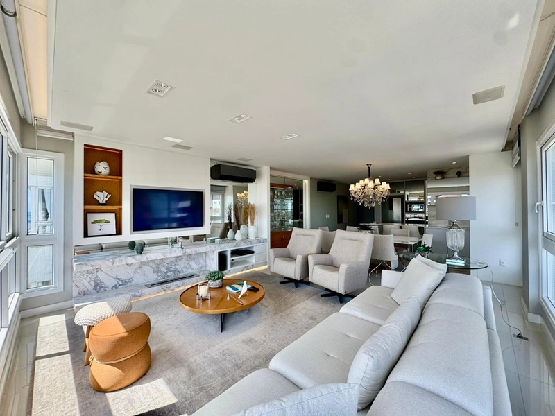 Excelente apartamento 3 dormitórios, frente para a praça e com vista para o mar!: 1ª foto da galeria de imagens do imóvel