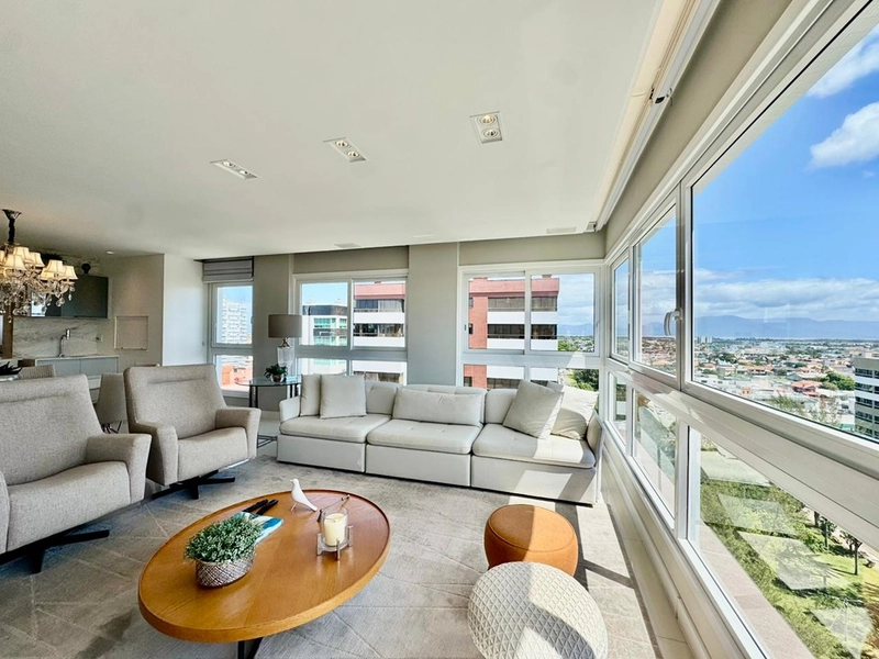 Excelente apartamento 3 dormitórios, frente para a praça e com vista para o mar!: 2ª foto da galeria de imagens do imóvel