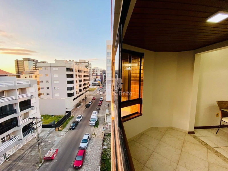 VENDE APARTAMENTO AMPLO DE FRENTE JUNTO PRAÇA DO MINI GOLF: 2ª foto da galeria de imagens do imóvel