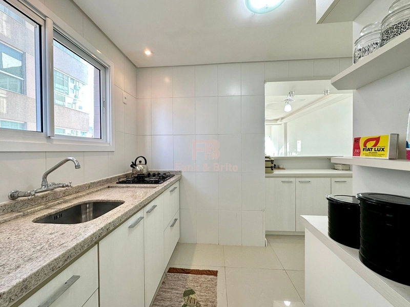 APARTAMENTO A VENDA NO BAIRRO NAVEGANTES, UMA QUADRA DO MAR!: 9ª foto da galeria de imagens do imóvel