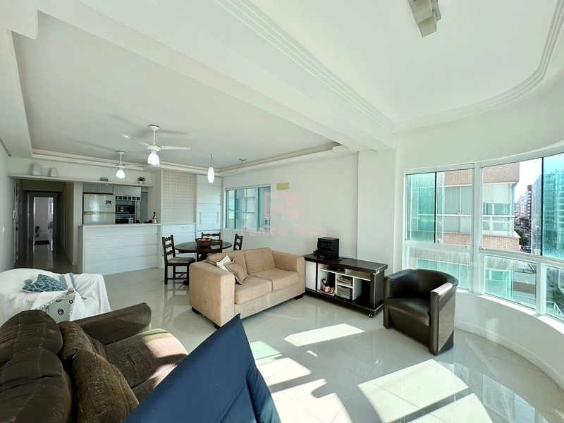 APARTAMENTO A VENDA NO BAIRRO NAVEGANTES, UMA QUADRA DO MAR!: 7ª foto da galeria de imagens do imóvel