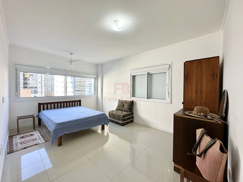 APARTAMENTO A VENDA NO BAIRRO NAVEGANTES, UMA QUADRA DO MAR!: 13ª foto da galeria de imagens do imóvel