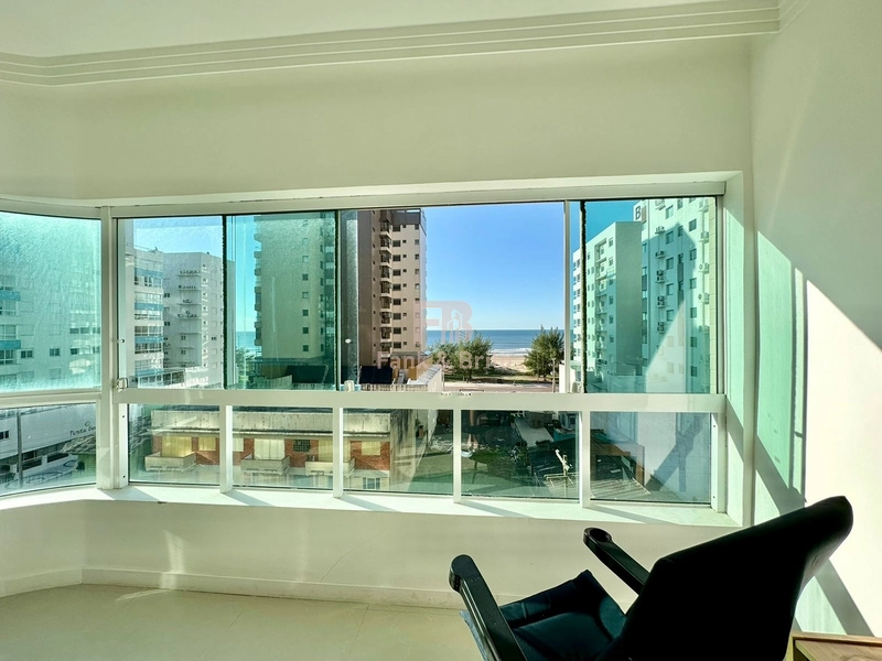 APARTAMENTO A VENDA NO BAIRRO NAVEGANTES, UMA QUADRA DO MAR!: 3ª foto da galeria de imagens do imóvel