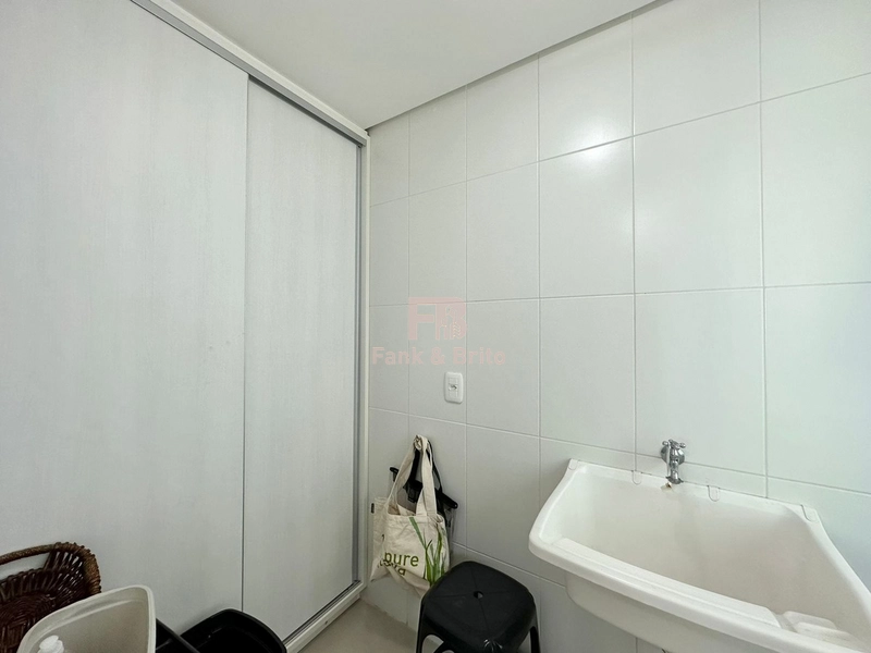 APARTAMENTO A VENDA NO BAIRRO NAVEGANTES, UMA QUADRA DO MAR!: 11ª foto da galeria de imagens do imóvel