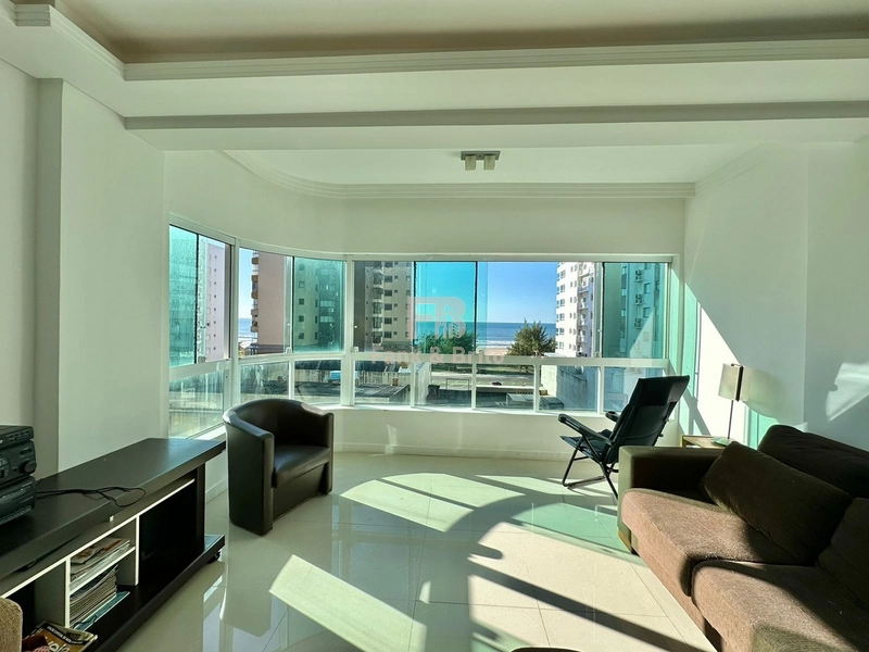 APARTAMENTO A VENDA NO BAIRRO NAVEGANTES, UMA QUADRA DO MAR!: 2ª foto da galeria de imagens do imóvel