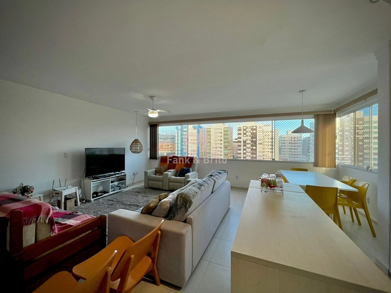 Frente para linda praça e vista liberada!: 6ª foto da galeria de imagens do imóvel