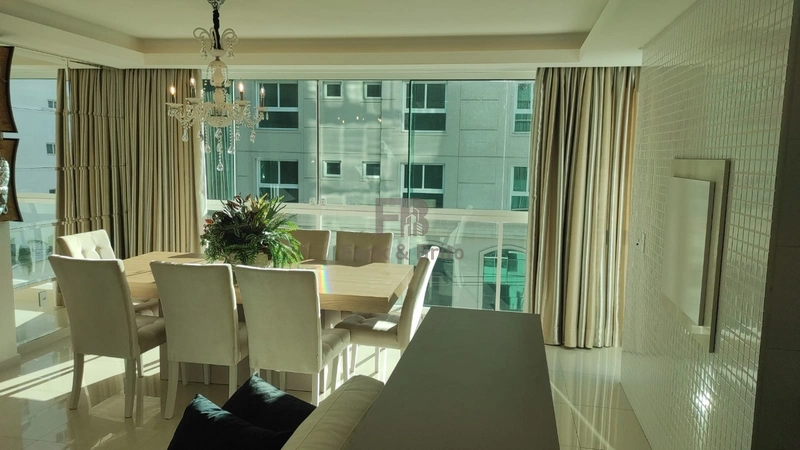 BELO APARTAMENTO FINAMENTE MOBILIADO E DECORADO: 2ª foto da galeria de imagens do imóvel