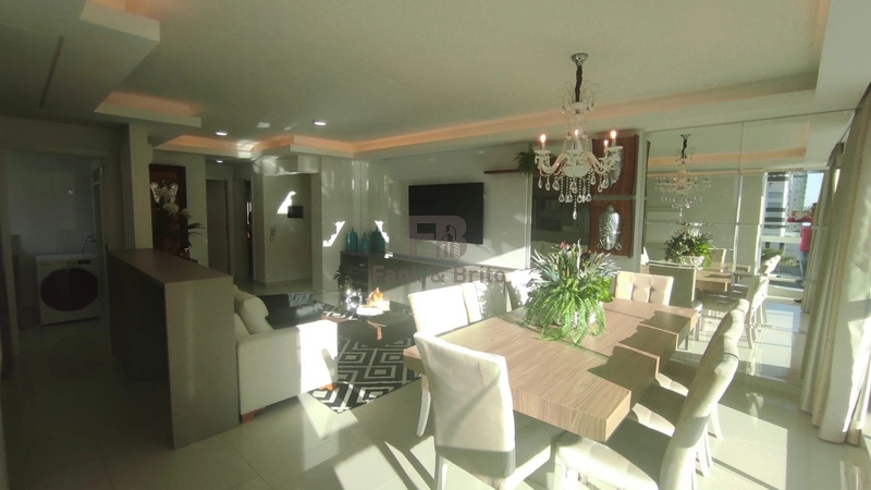 BELO APARTAMENTO FINAMENTE MOBILIADO E DECORADO: 3ª foto da galeria de imagens do imóvel