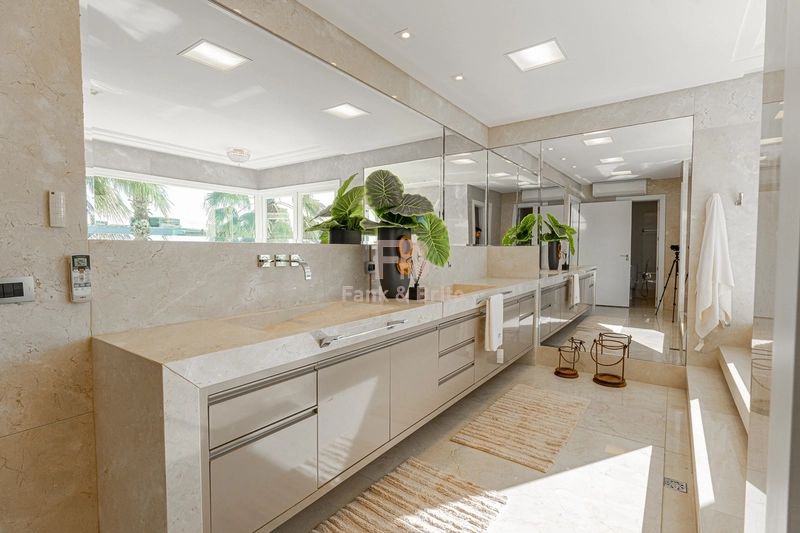 Magnífico Sobrado Beira Lago: 32ª foto da galeria de imagens do imóvel