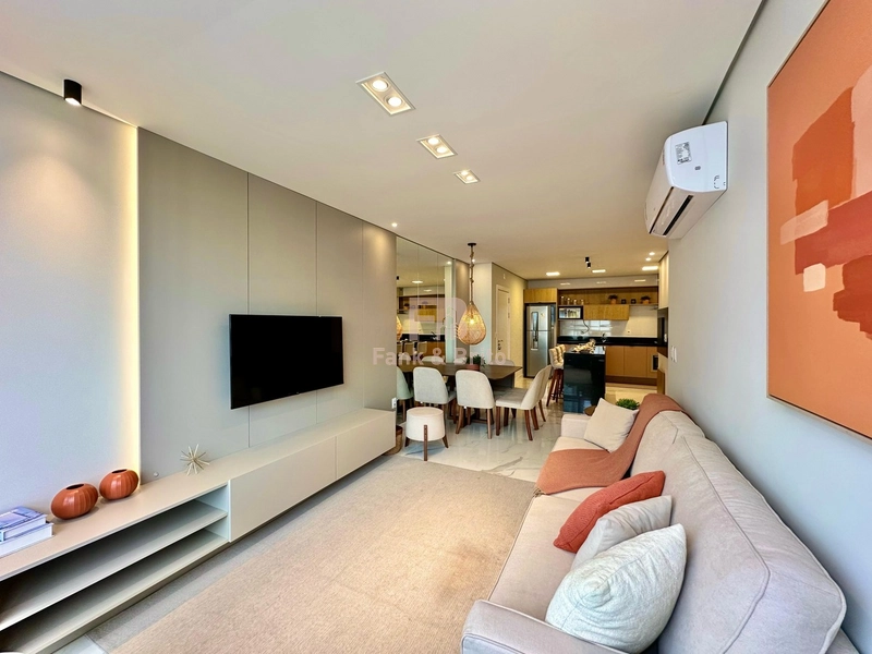 Finíssimo decorado, sol da manhã, junto À praia e Av. Ubirajara!: 2ª foto da galeria de imagens do imóvel