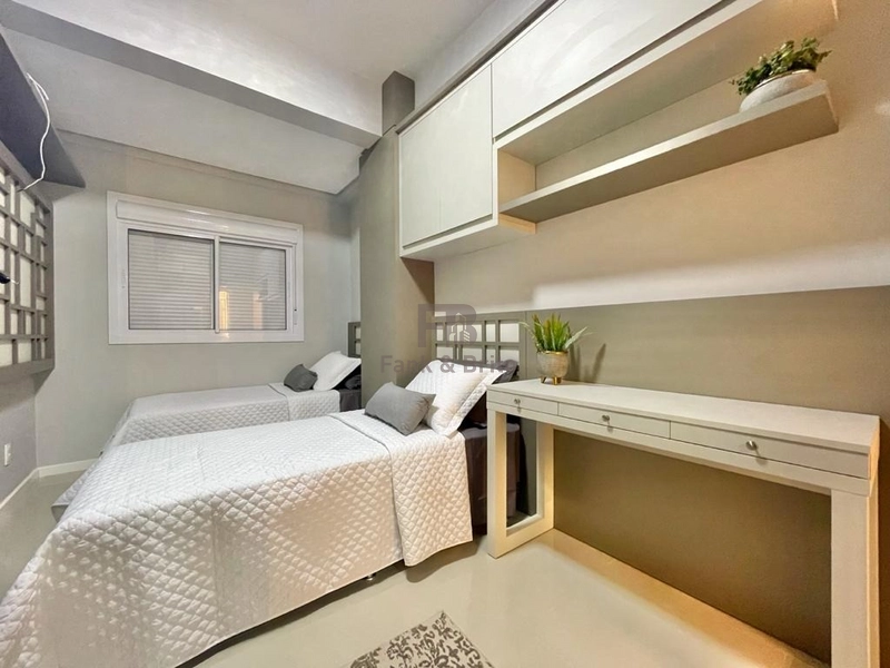 VENDE AMPLO APARTAMENTO COM TERRAÇO NO BAIRRO NAVEGANTES: 2ª foto da galeria de imagens do imóvel