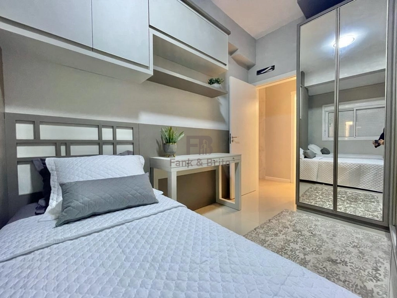 VENDE AMPLO APARTAMENTO COM TERRAÇO NO BAIRRO NAVEGANTES: 1ª foto da galeria de imagens do imóvel