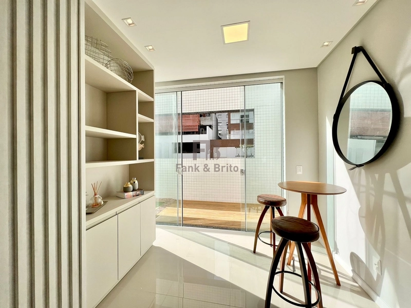 VENDE AMPLO APARTAMENTO COM TERRAÇO NO BAIRRO NAVEGANTES: 24ª foto da galeria de imagens do imóvel