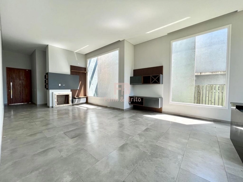 CASA TERREA  A VENDA EM CONDOMINIO FECHADO: 2ª foto da galeria de imagens do imóvel