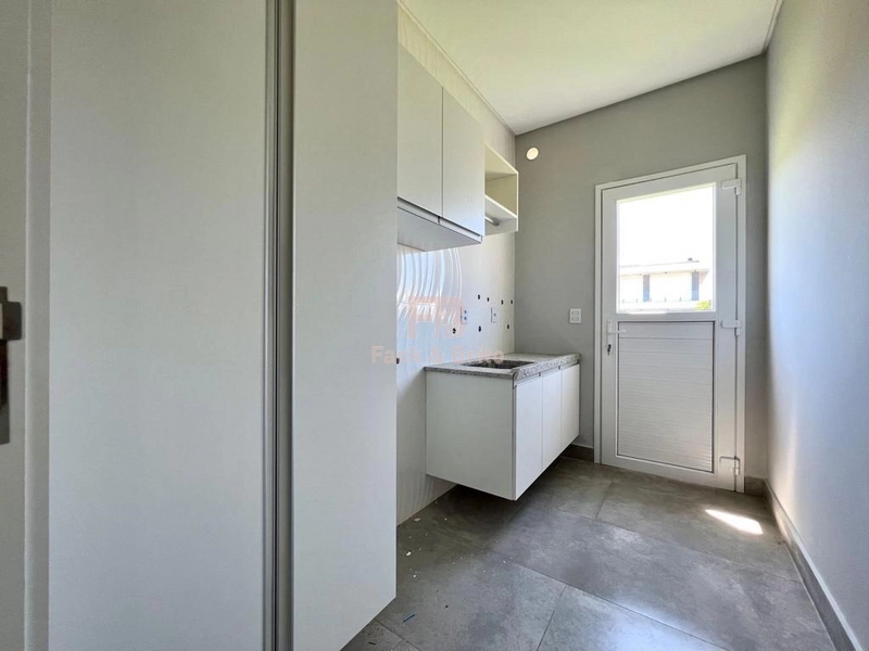 CASA TERREA  A VENDA EM CONDOMINIO FECHADO: 3ª foto da galeria de imagens do imóvel