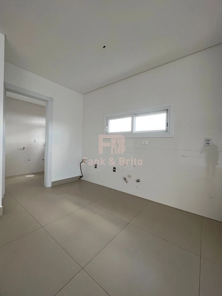 APARTAMENTO NA AVENIDA COM VISTA PARA SERRA E PARA O MAR: 15ª foto da galeria de imagens do imóvel